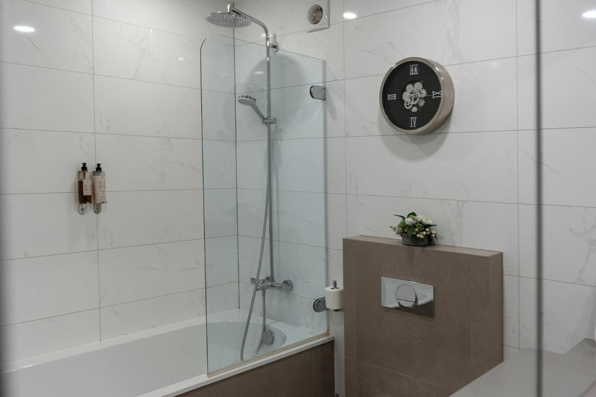 Bright Kaunas Apartment With Castle View Buitenkant foto