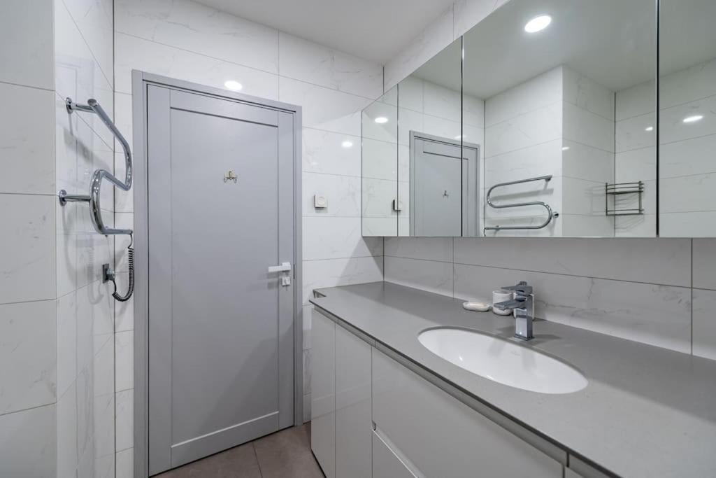Bright Kaunas Apartment With Castle View Buitenkant foto