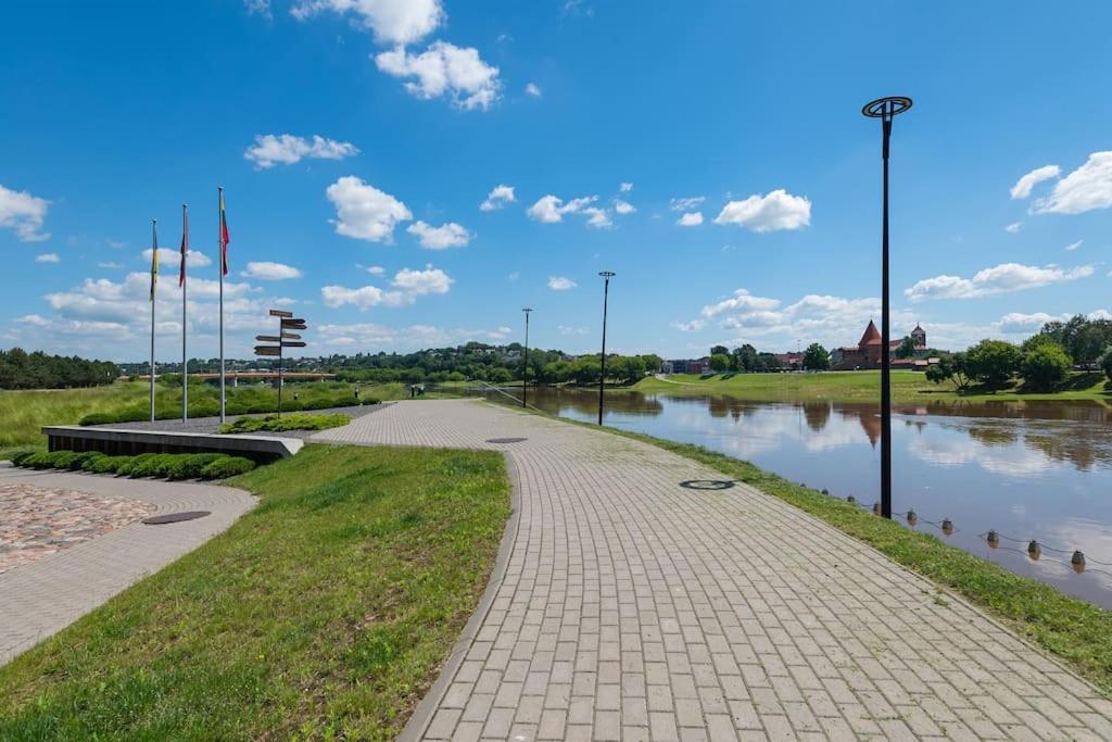 Bright Kaunas Apartment With Castle View Buitenkant foto